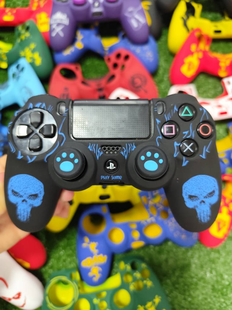 کاور دسته سیلیکونی Ps4 + دو عدد سر آنالوگ برجسته کد 1019