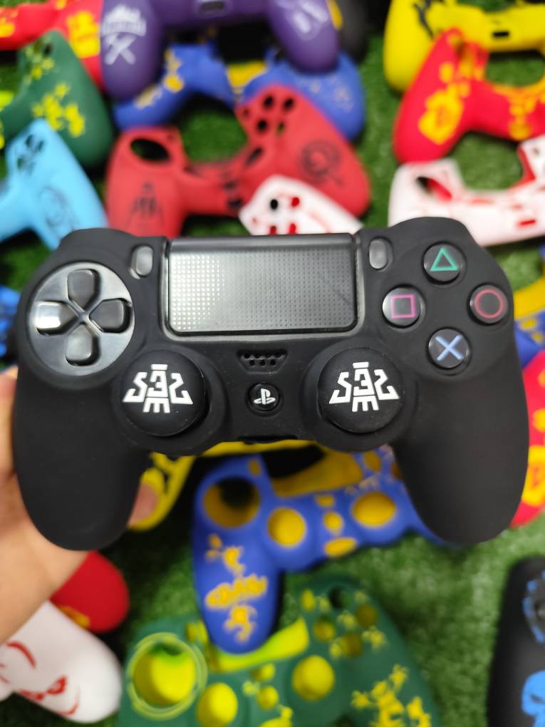 کاور دسته سیلیکونی Ps4 + دو عدد سر آنالوگ برجسته کد 1020