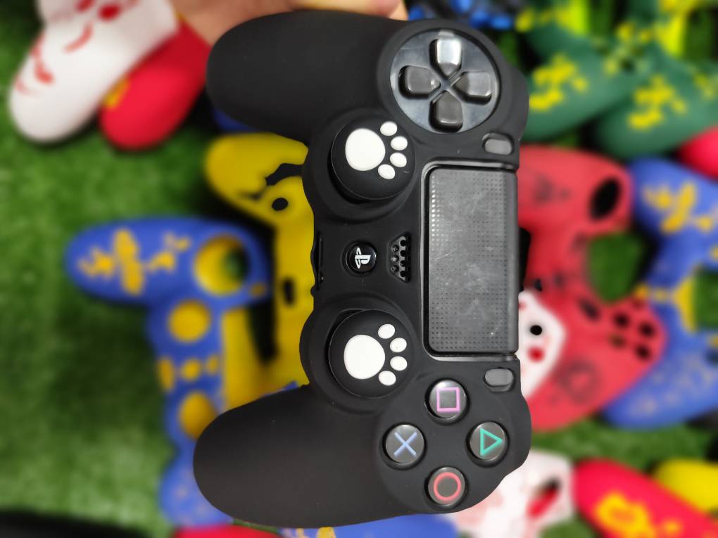کاور دسته سیلیکونی Ps4 + دو عدد سر آنالوگ برجسته کد 1023