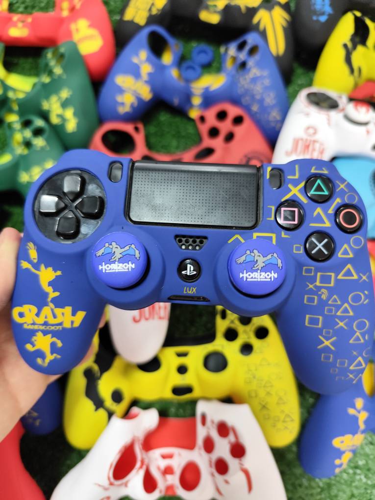 کاور دسته سیلیکونی Ps4 + دو عدد سر آنالوگ برجسته کد 1025