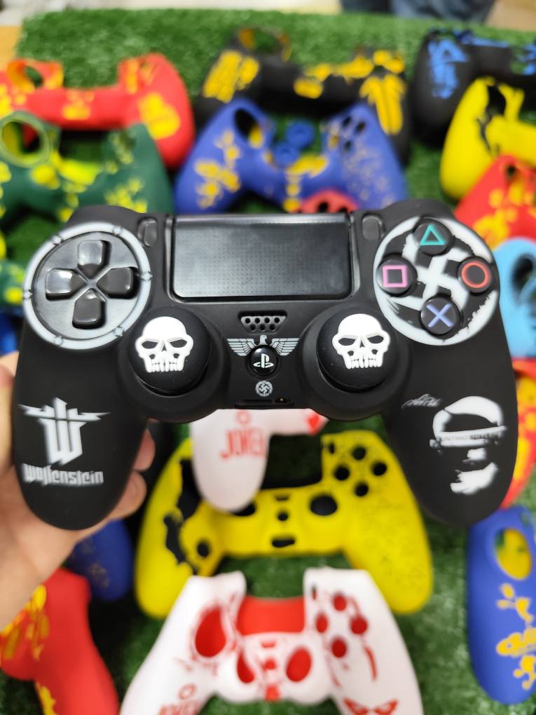 کاور دسته سیلیکونی Ps4 + دو عدد سر آنالوگ برجسته کد 1029