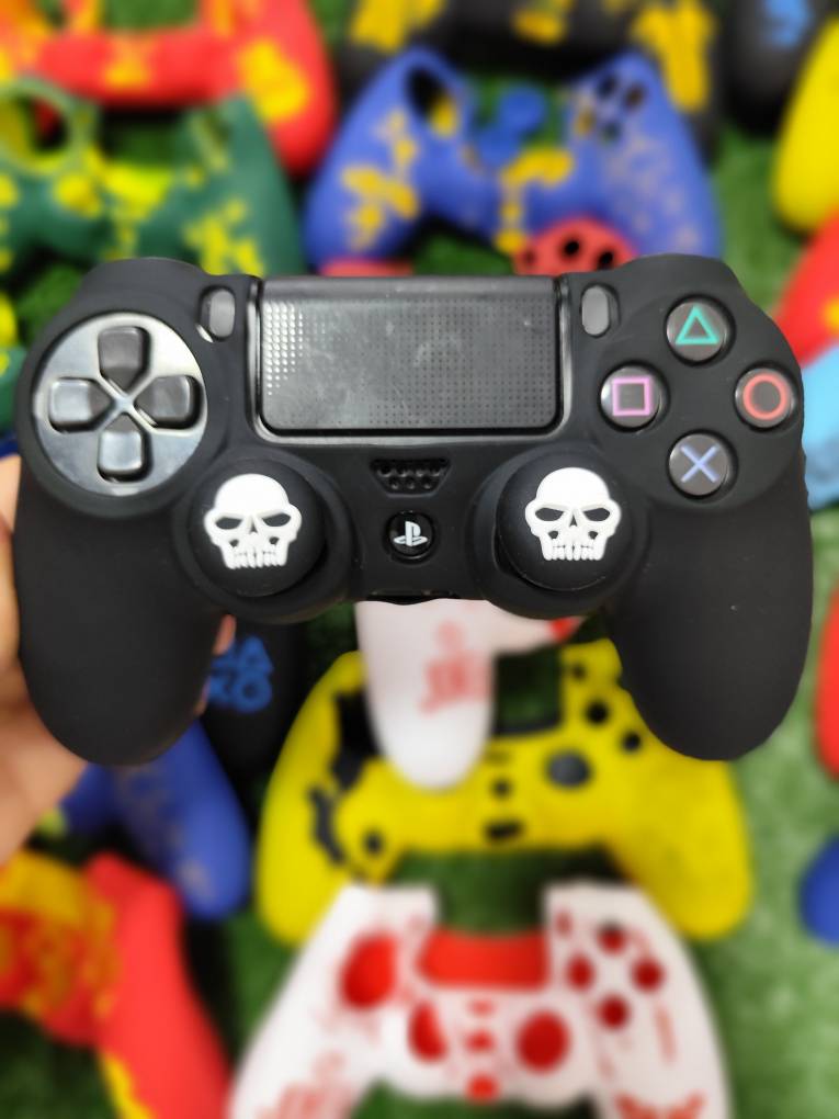 کاور دسته سیلیکونی Ps4 + دو عدد سر آنالوگ برجسته کد 1032