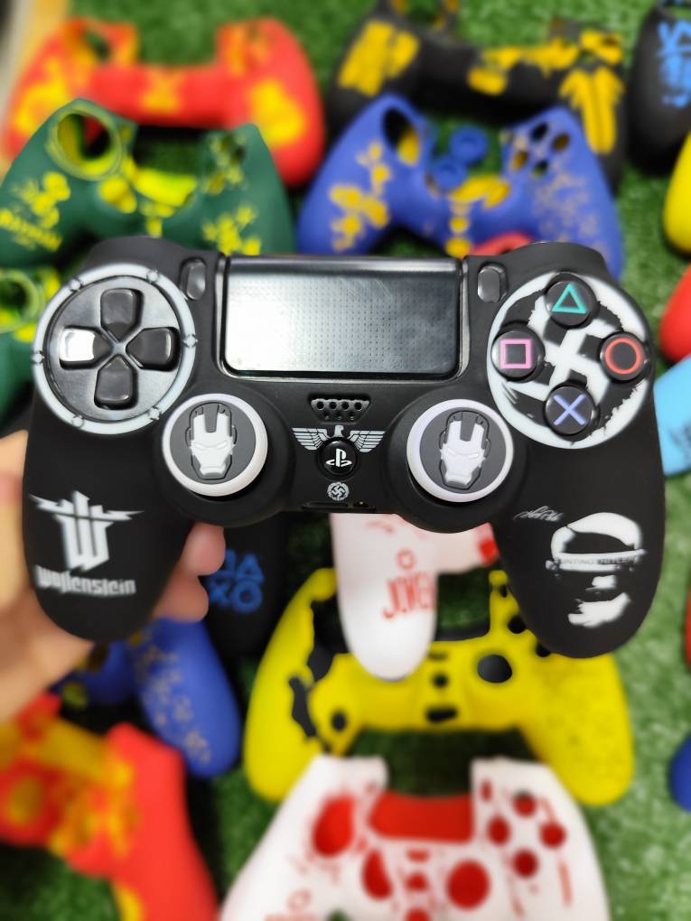 کاور دسته سیلیکونی Ps4 + دو عدد سر آنالوگ برجسته کد 1033