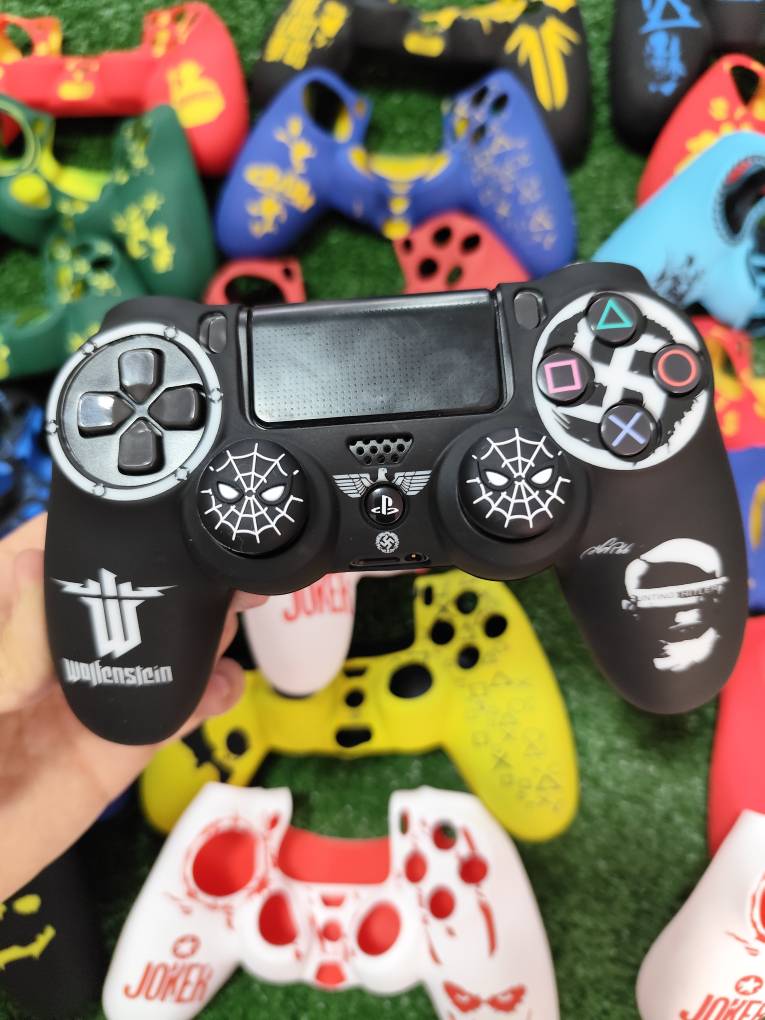 کاور دسته سیلیکونی Ps4 + دو عدد سر آنالوگ برجسته کد 1049