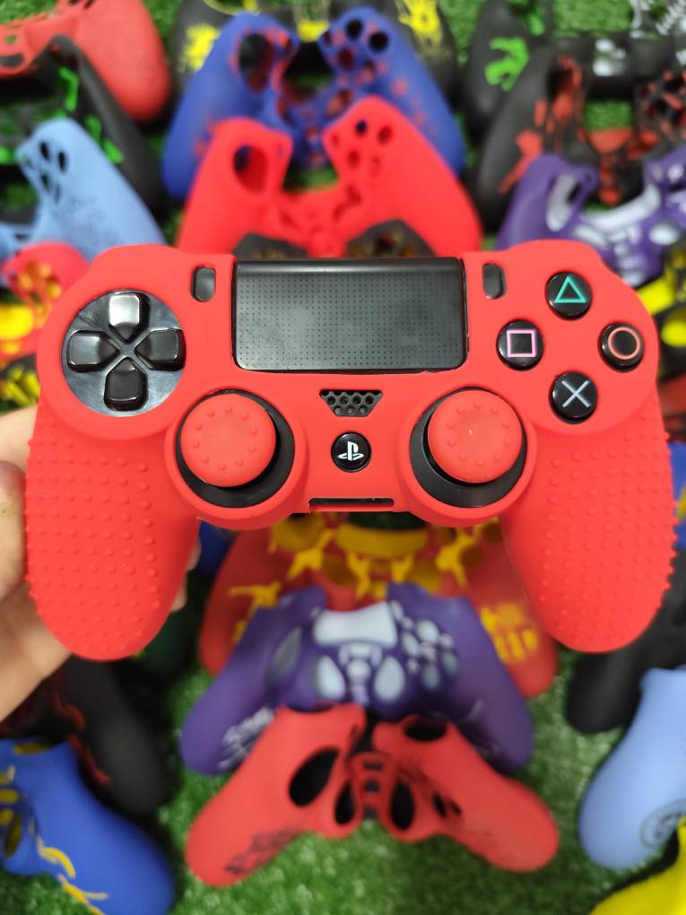 کاور دسته سیلیکونی Ps4 + دو عدد سر آنالوگ برجسته کد 1076