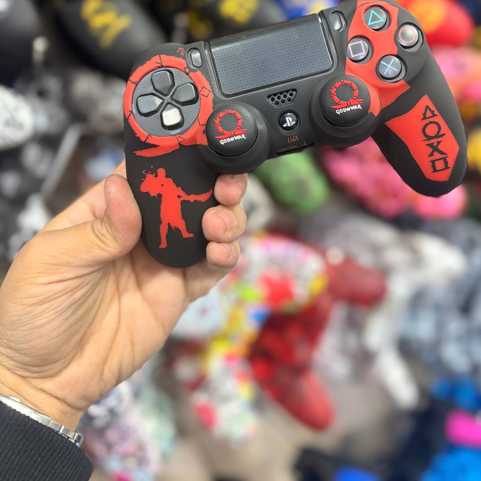 کاور دسته سیلیکونی Ps4 + دو عدد سر آنالوگ برجسته God red