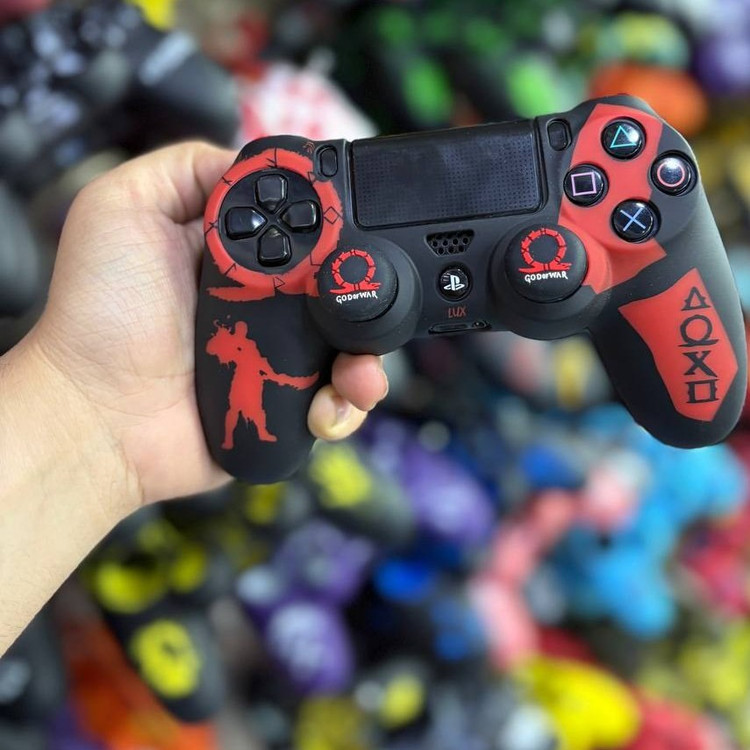 کاور دسته سیلیکونی Ps4 + دو عدد سر آنالوگ برجسته گاد بلک