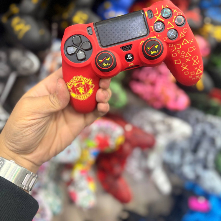 کاور دسته سیلیکونی Ps4 + دو عدد سر آنالوگ برجسته Manchester