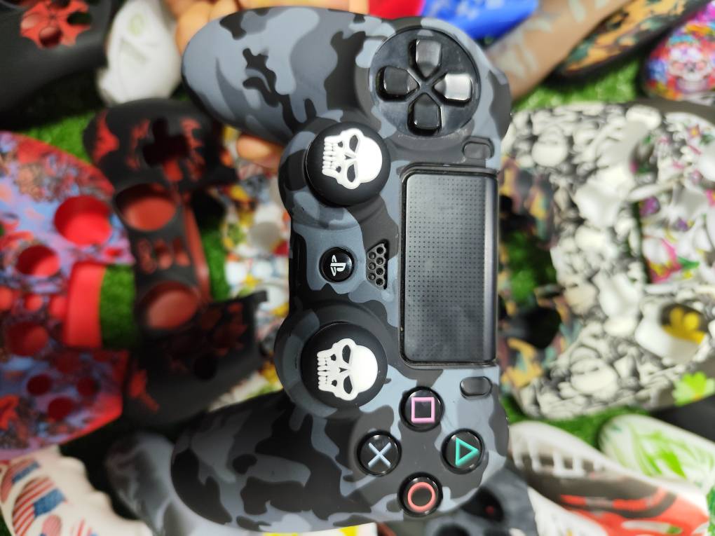 کاور دسته سیلیکونی Ps4 + دو عدد سر آنالوگ برجسته کد 1102