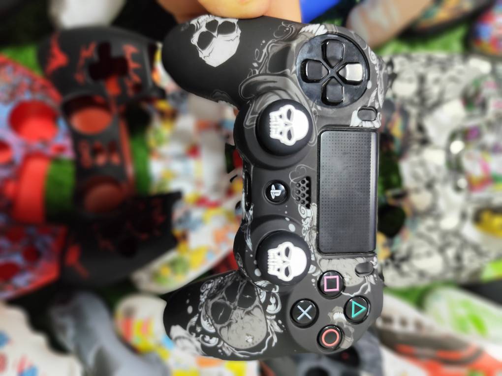 کاور دسته سیلیکونی Ps4 + دو عدد سر آنالوگ برجسته کد 1109