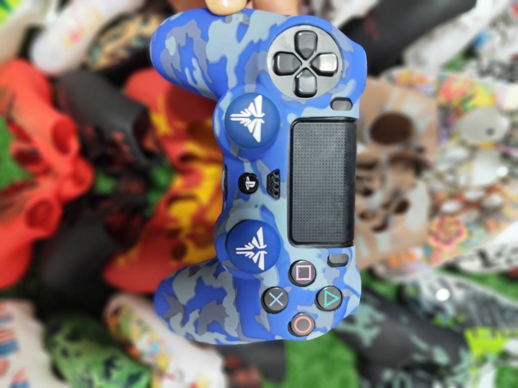 کاور دسته سیلیکونی Ps4 + دو عدد سر آنالوگ برجسته کد 1118