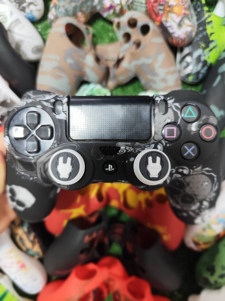 کاور دسته سیلیکونی Ps4 + دو عدد سر آنالوگ برجسته کد 1123
