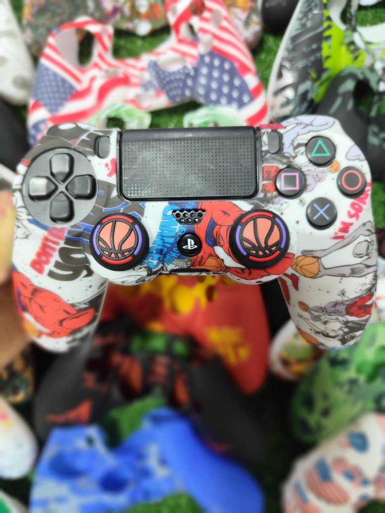 کاور دسته سیلیکونی Ps4 + دو عدد سر آنالوگ برجسته کد 1137