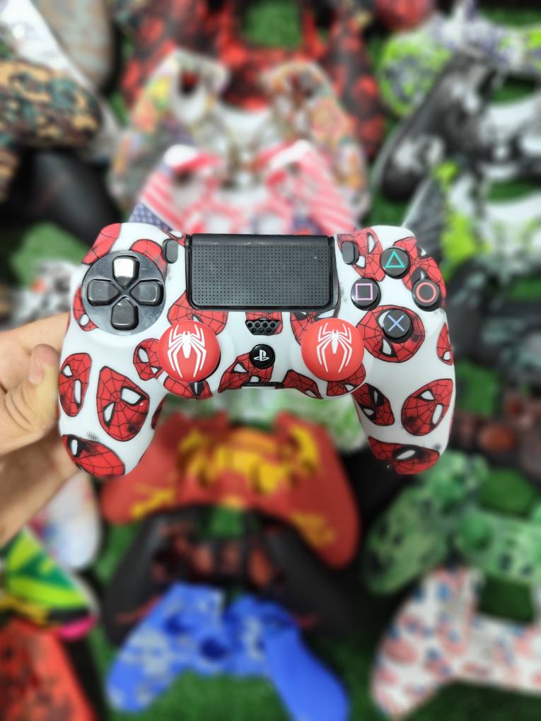 کاور دسته سیلیکونی Ps4 + دو عدد سر آنالوگ برجسته کد 1139