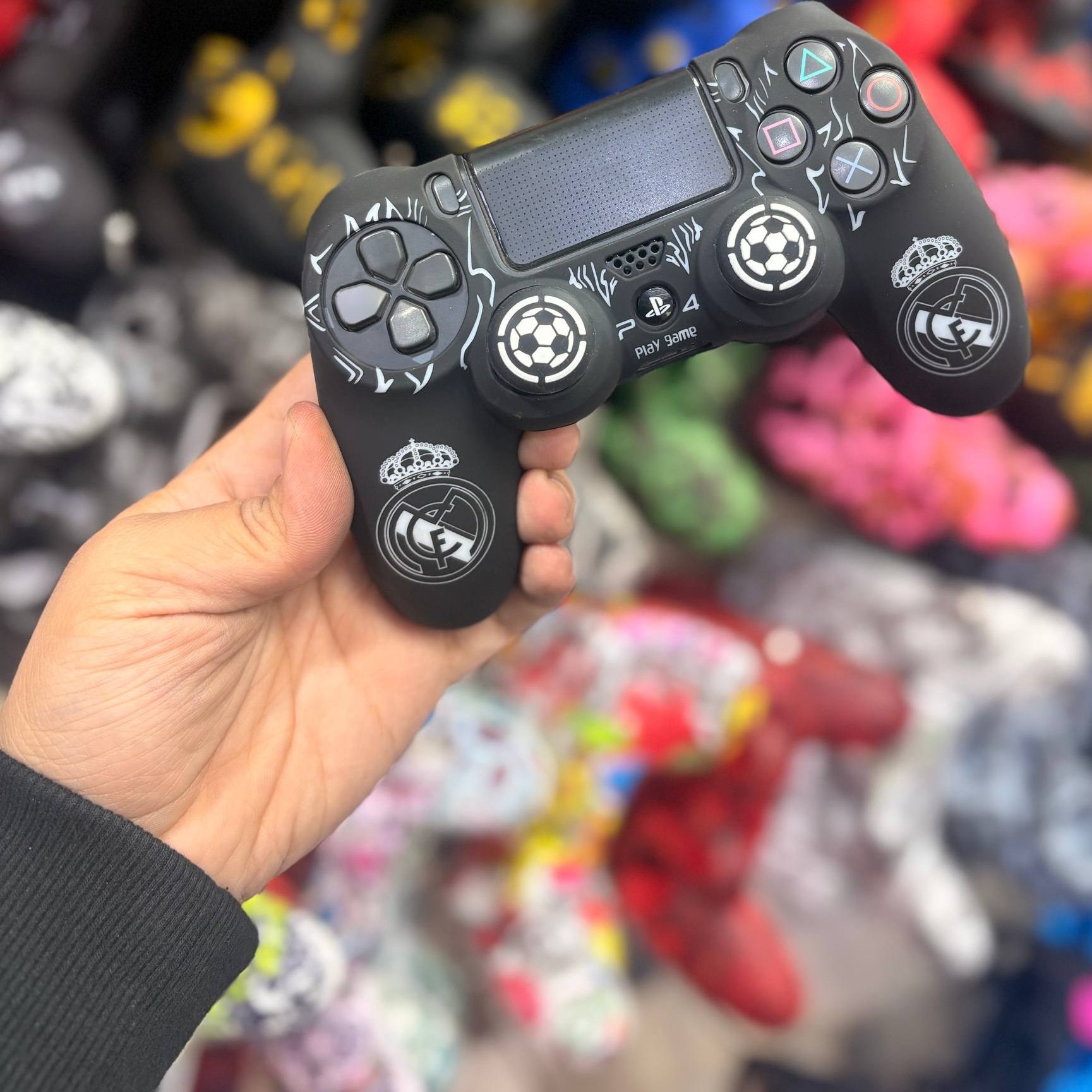 کاور دسته سیلیکونی PS4 با دو عدد سر آنالوگ برجسته رئال مادرید