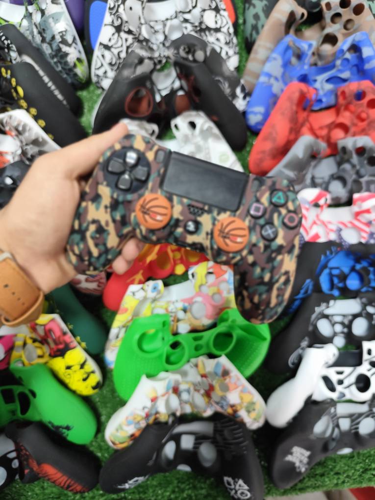 کاور دسته سیلیکونی PS4 با دو عدد سر آنالوگ برجسته کد 913