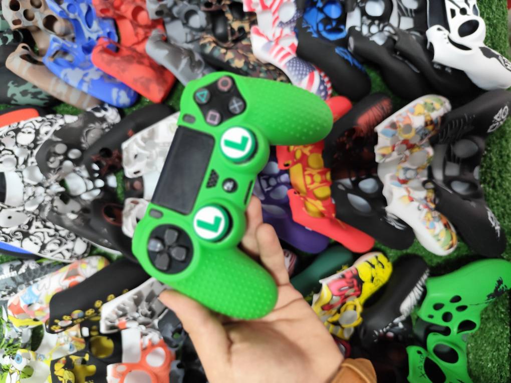 کاور دسته سیلیکونی PS4 با دو عدد سر آنالوگ برجسته کد 915