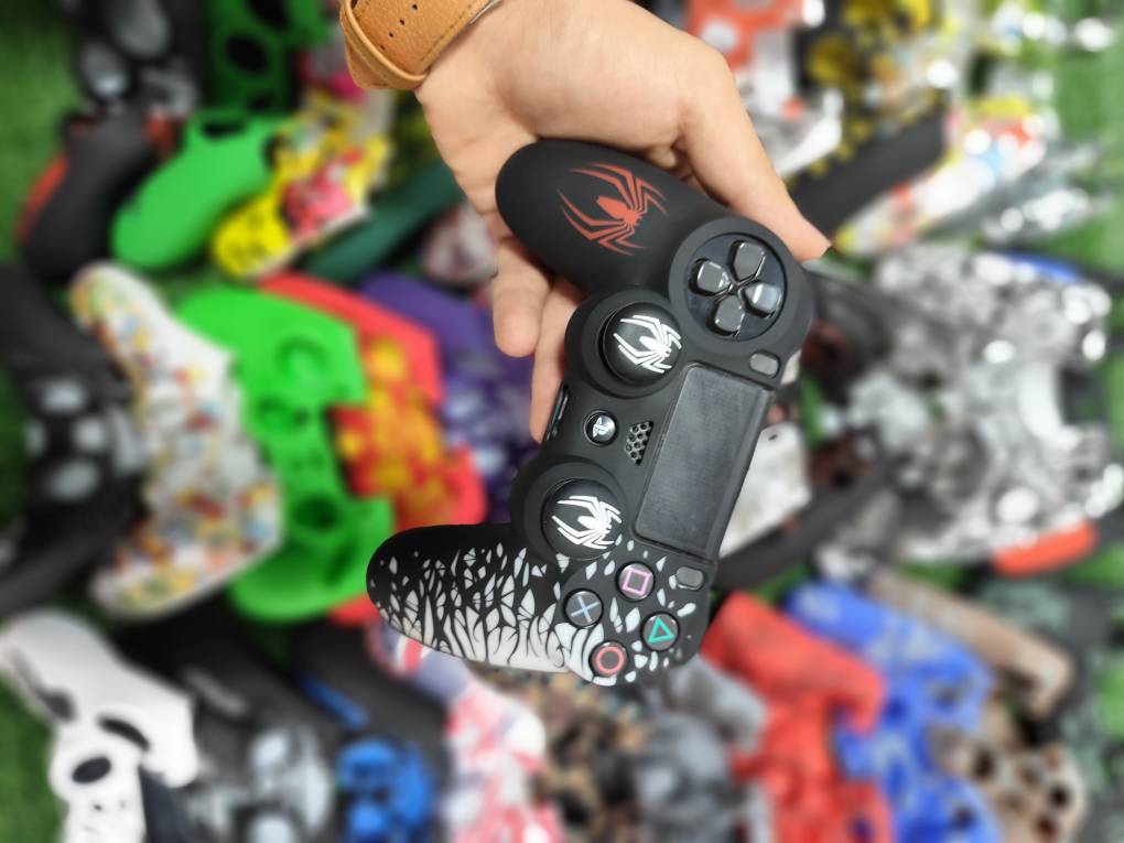 کاور دسته سیلیکونی PS4 با دو عدد سر آنالوگ برجسته کد 922